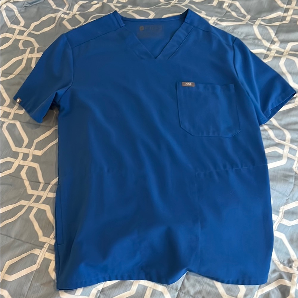 figs chisec three pocket scrub top